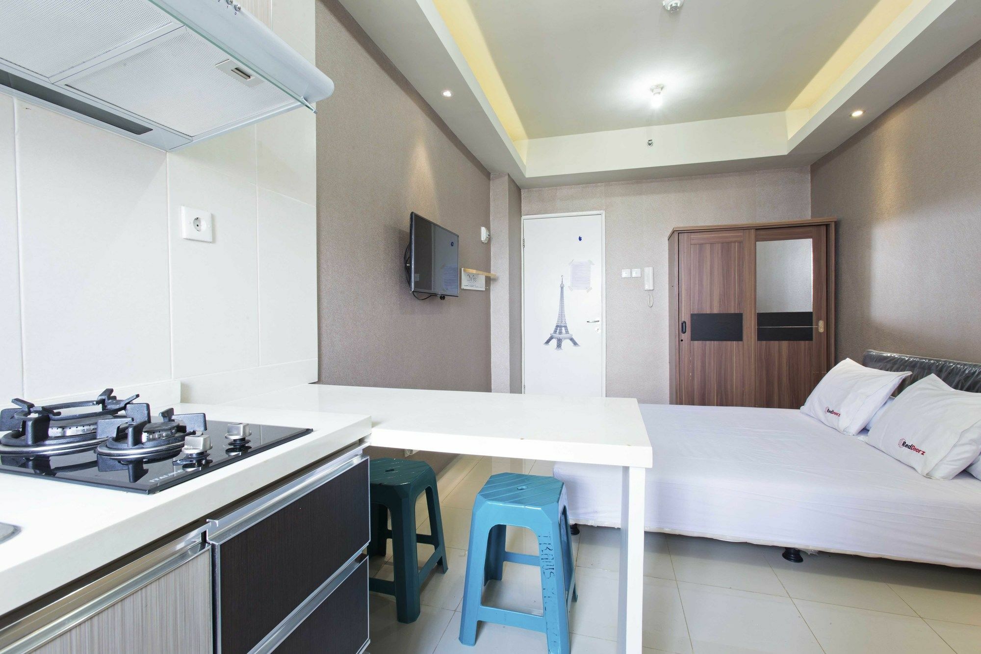 Reddoorz Apartment @ Pegangsaan Kelapa Gading Jakarta Exterior photo